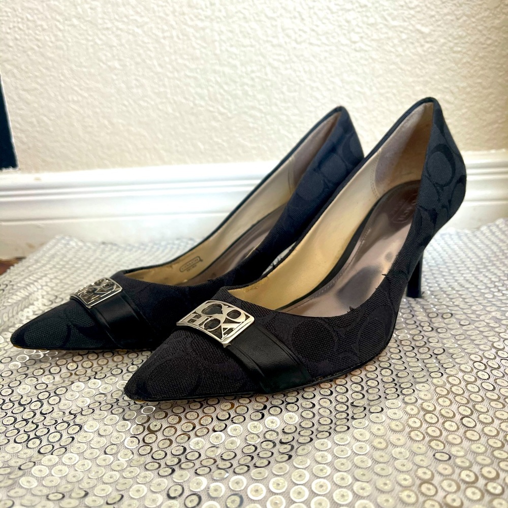 ✨AUTHENTIC VINTAGE COACH KITTEN HEELS✨